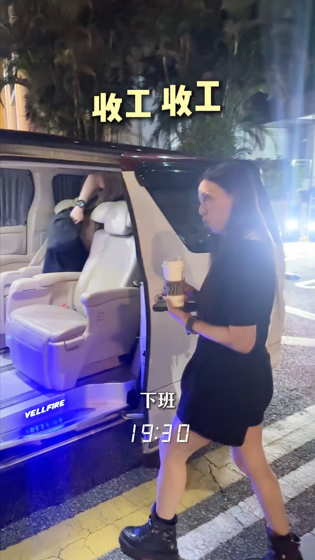 滕麗名第一天選品工作一直持續到晚上7時半。 滕麗名第一天選品工作一直持續到晚上7時半。