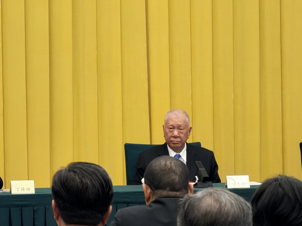 全國政協副主席何厚鏵出席會議。