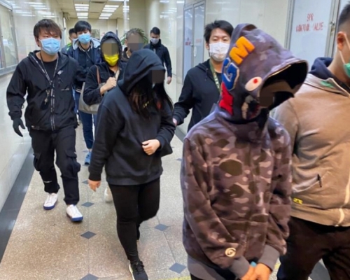 警方拘捕7名男女。警方提供