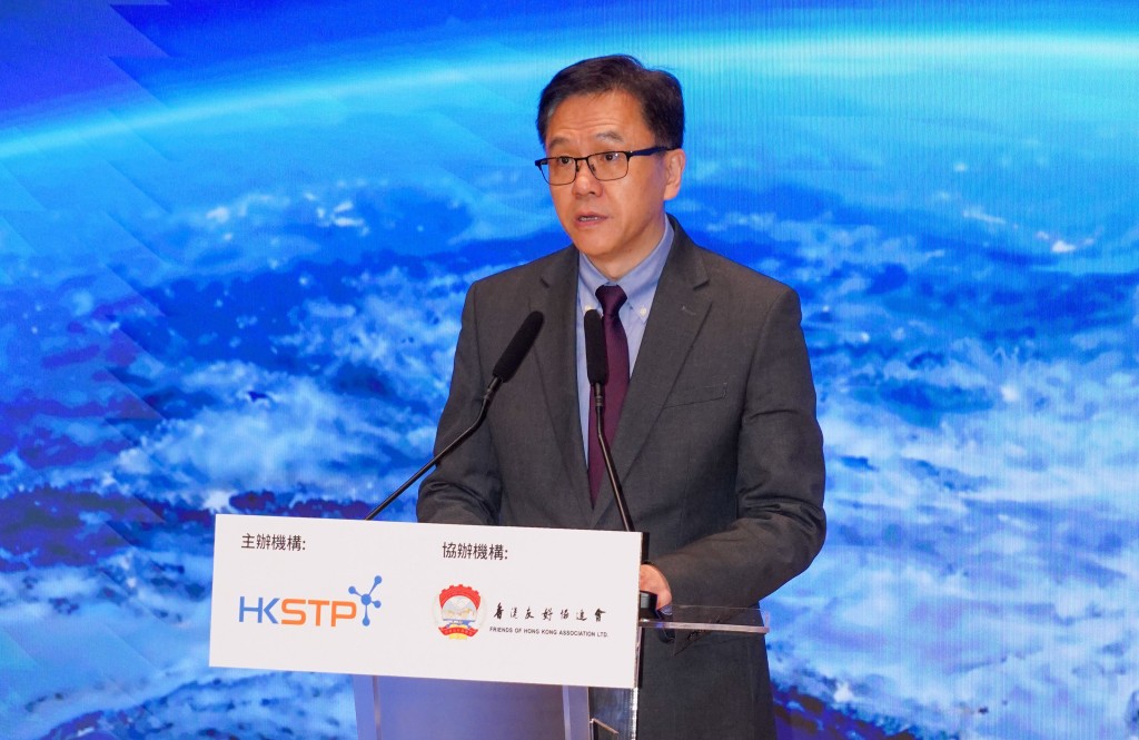 主禮嘉賓創新科技及工業局局長孫東教授。 主禮嘉賓創新科技及工業局局長孫東教授。