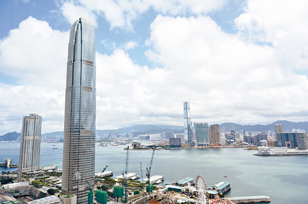 香港面對疫後經濟轉型帶來的挑戰，鞏固國際金融中心地位更顯重要。