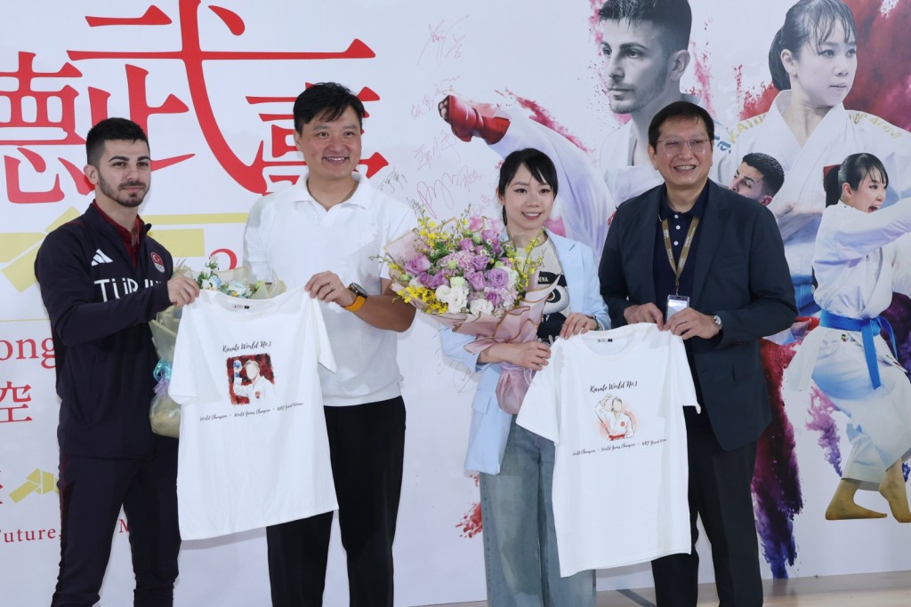 大會邀得同為應屆世界冠軍的劉慕裳(右二)及土耳其組手(-60公斤級)的Eray Şamdan (左一)到場分享心路歷程。徐嘉華攝 大會邀得同為應屆世界冠軍的劉慕裳(右二)及土耳其組手(-60公斤級)的Eray Şamdan (左一)到場分享心路歷程。徐嘉華攝