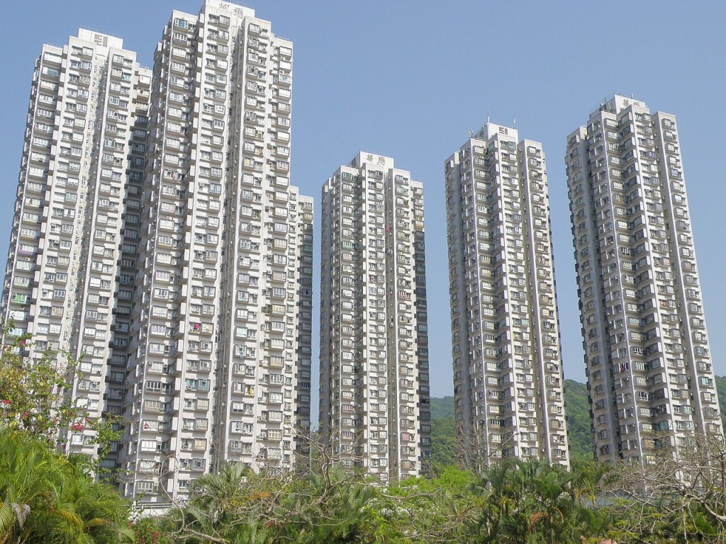 根据地产代理资料，目前金狮花园有41个放盘，叫价介乎320万元至500万元。