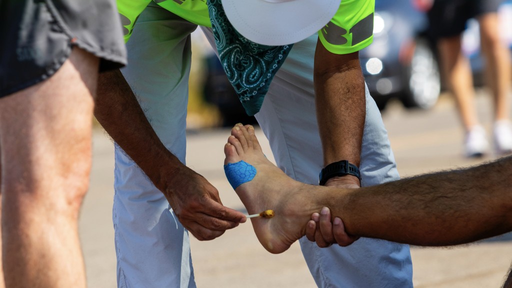 死亡谷每年7月举办“恶水超级马拉松”。 美联社