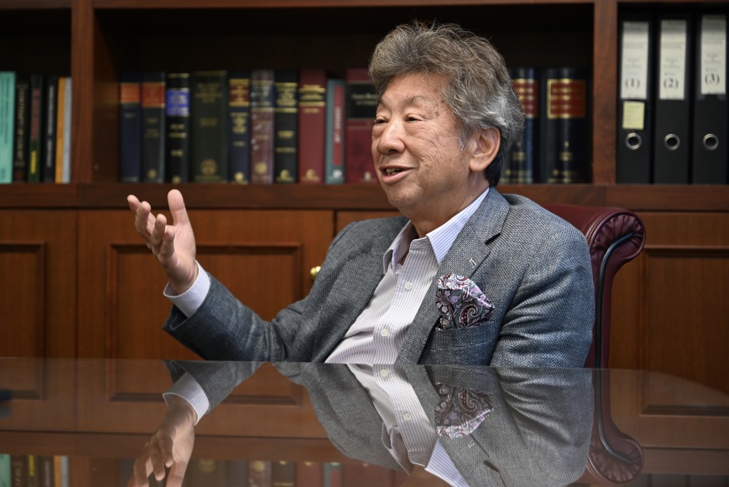 湯家驊未有陪同陳進雄報名。