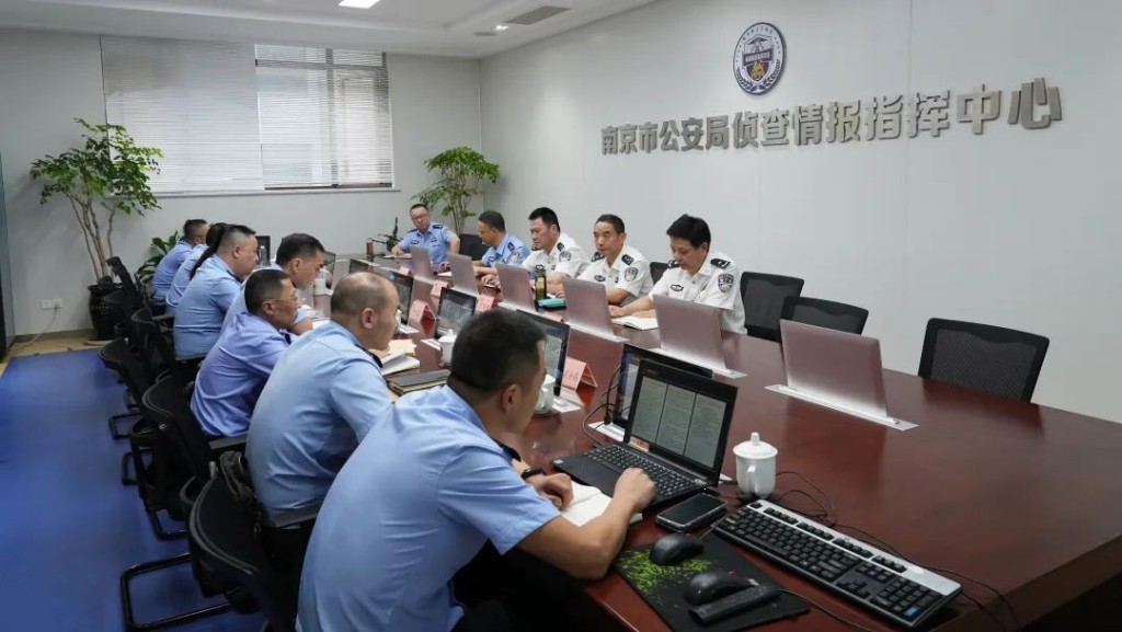 南京警方多次組織刑偵人員分析案情。