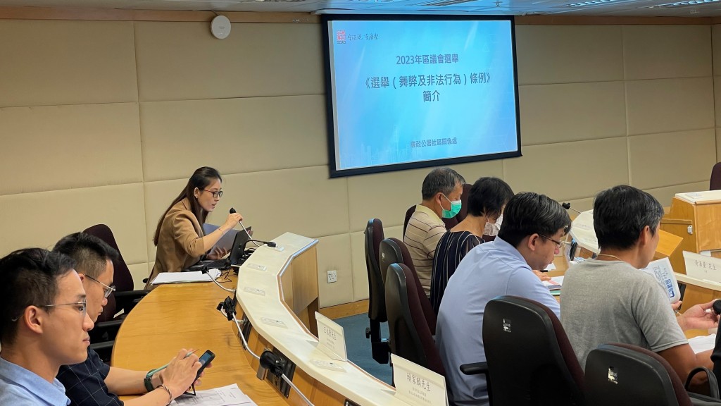 廉署人員預計將出席全港18區超過100場「三會」會議，呼籲委員共同維護廉潔區議會選舉。廉政公署圖片