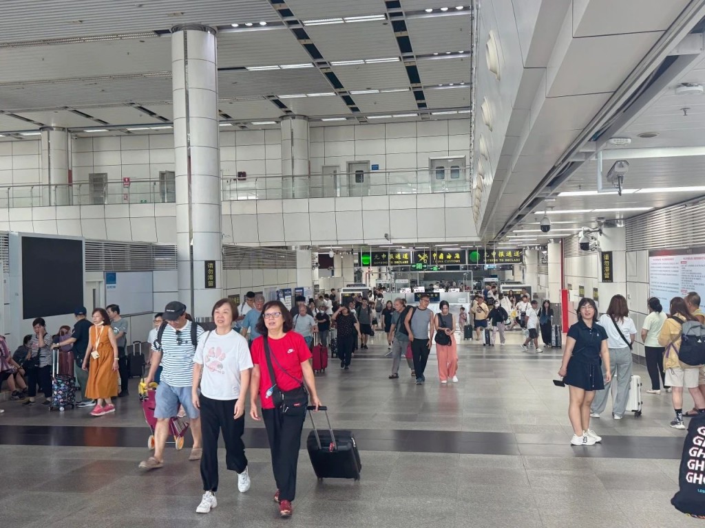 深港陸路口岸客流創新史上新高。深圳口岸發佈