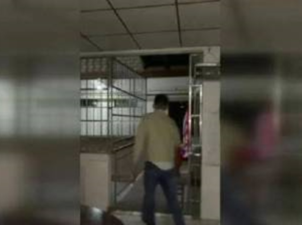 直播主錄到跟蹤男逃跑一刻的畫面。微博圖片