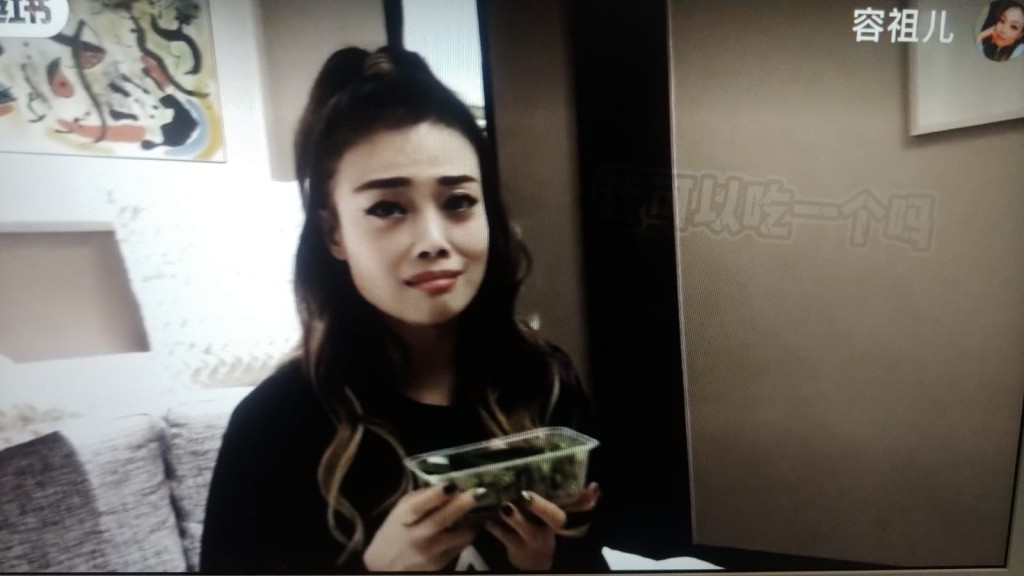 冇啖好食嘅容祖兒雖然扁晒嘴,但她相當有恆心及毅力。