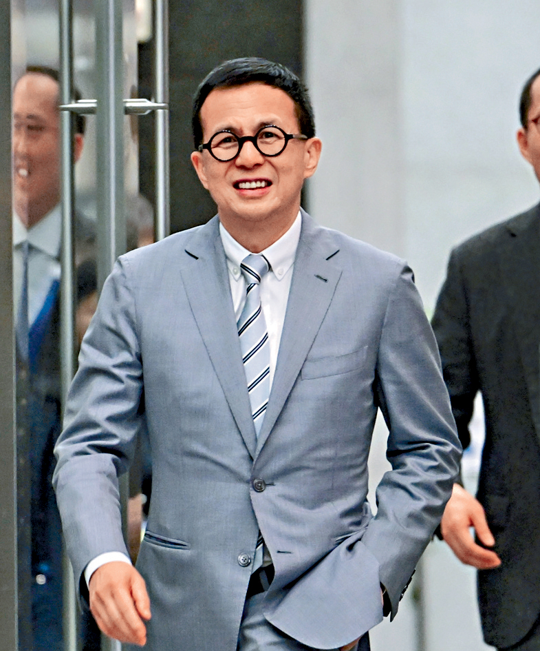 李澤楷指出,作為香港工商界一員,自己有責任用實際行動去支持香港政府。