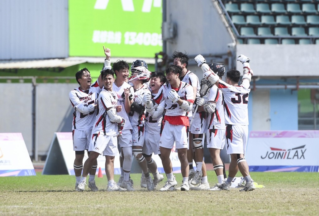 香港男子棍網球隊奪冠後，大家顯得十分興奮。公關提供