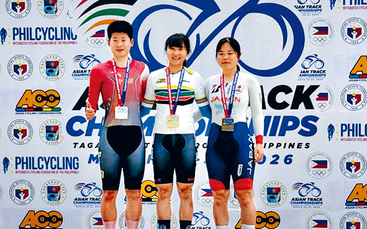 李思穎（中）在淘汰賽首膺亞洲冠軍。