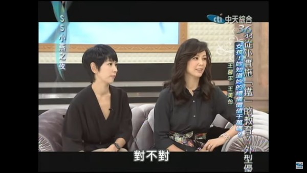 細妹王美怡（左）眼大面尖又有甜美笑容。