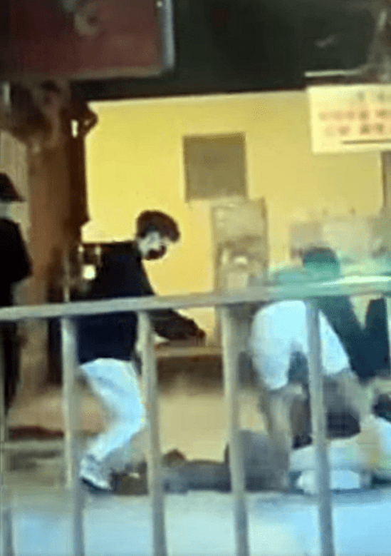 事主遭人拳打腳踢。fb：香港突發事故報料區及討論區
