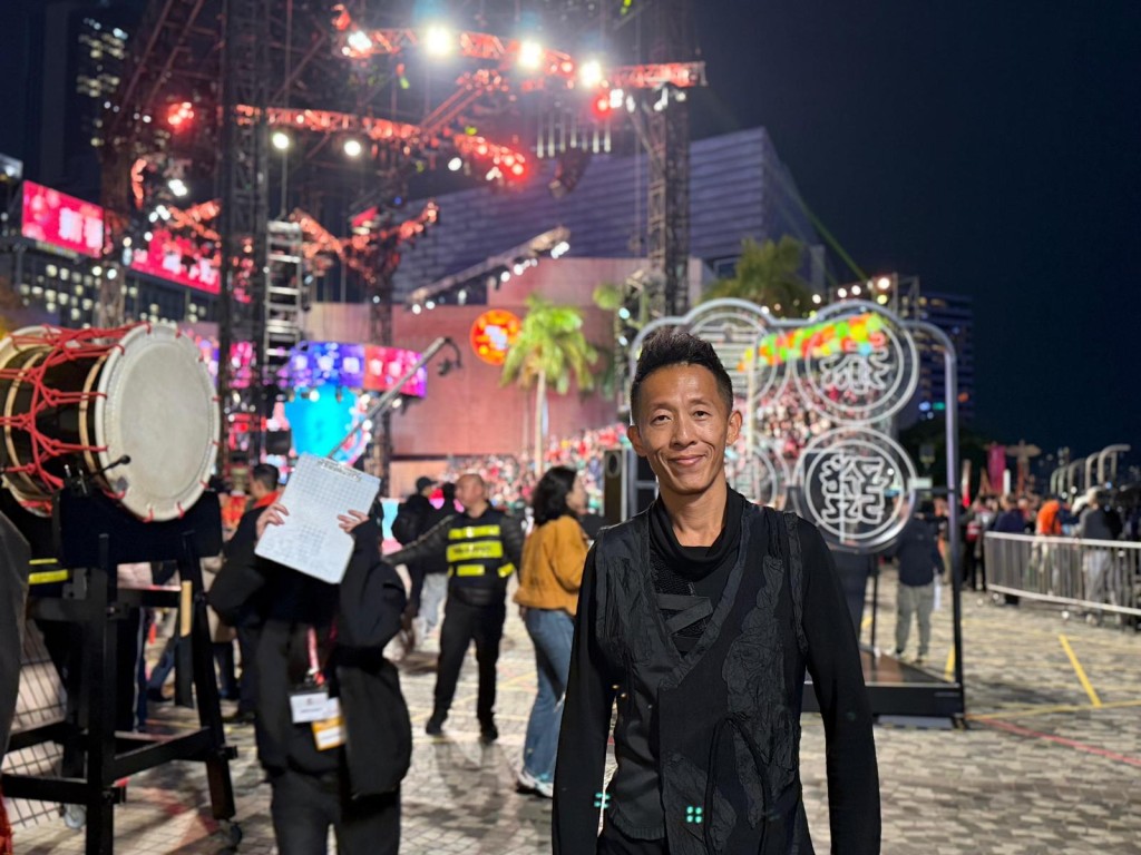 小齐表示今次的魔术，需要做到360度全方位都可以欣赏。