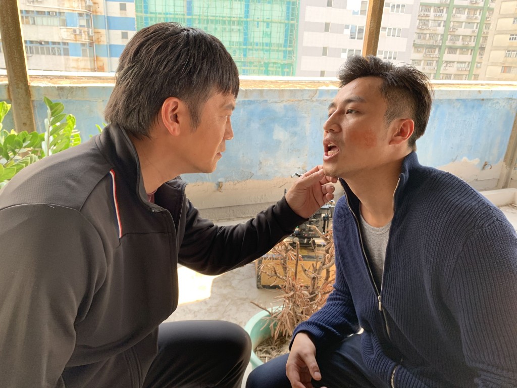 監製歐錦棠亦有上前慰問,了解張建聲傷勢。