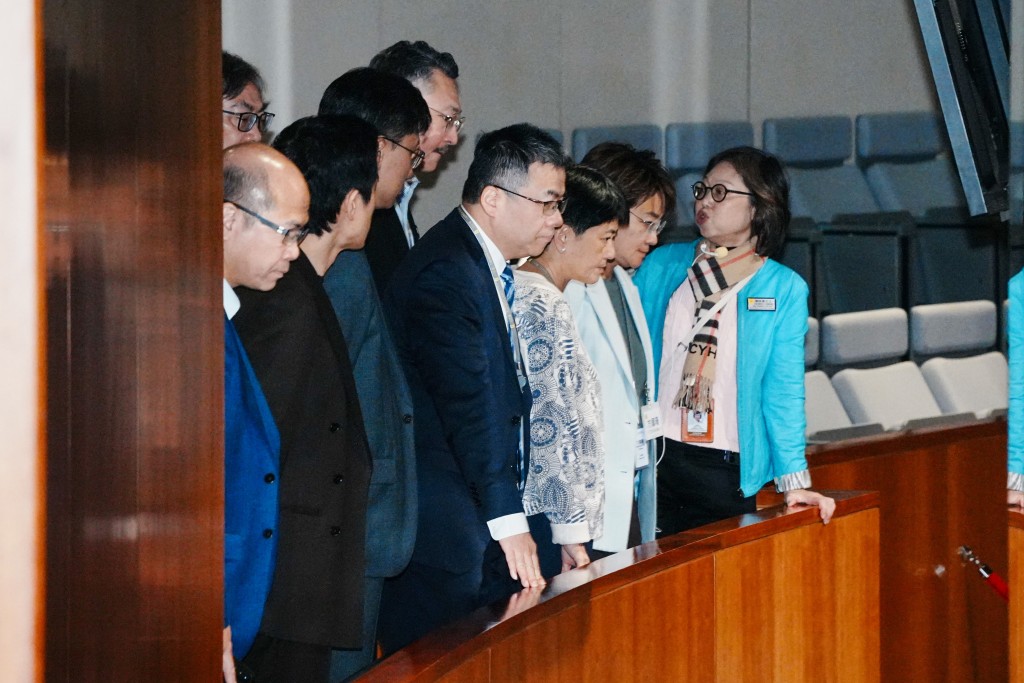 「新丁」議員中午參觀大樓的採訪設施、公眾教育設施等。汪旭峰攝