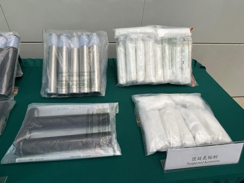 海關檢獲的氯胺酮被藏於園林燈柱內。曾志恒攝