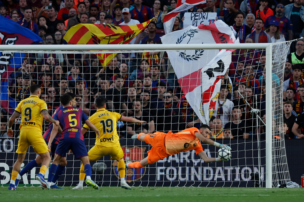 巴塞隆拿4：1爱斯宾奴。美联社