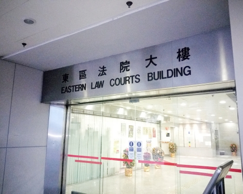 被告被控一項串謀欺詐罪，今日於東區裁判法院應訊。 資料圖片
