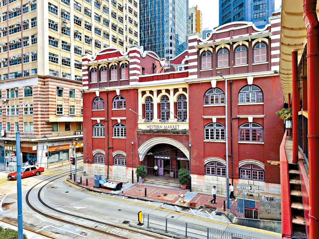 逾百年歷史的西港城將進行大維修,「花布街」布商最遲11月初撤離。