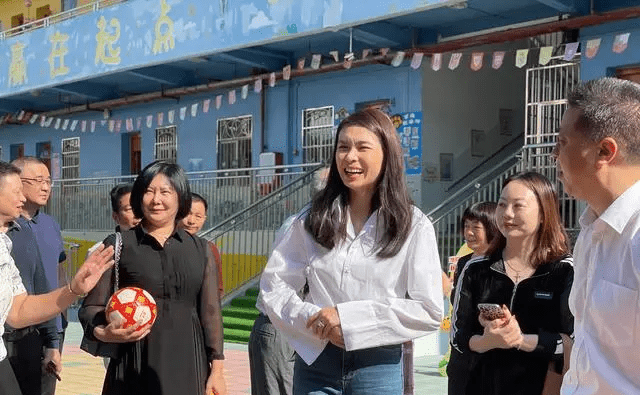 李然皇妃參觀走訪橫陂足球小鎮。