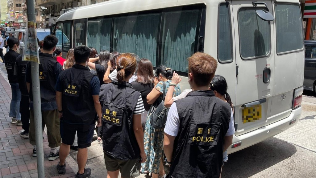 行動中共拘捕21人。警方提供