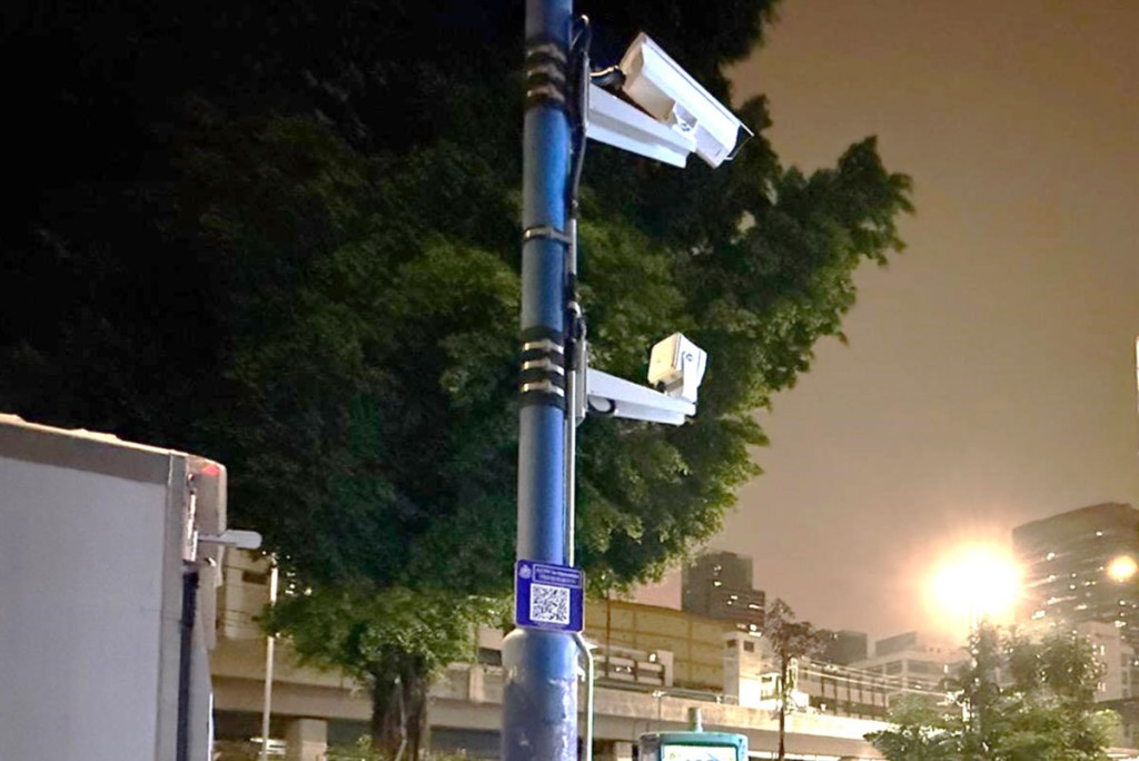鄧炳強報告使用閉路電視「銳眼計劃」的進展，指預計至2028年，將有約6萬支鏡頭覆蓋全港。警務處提供