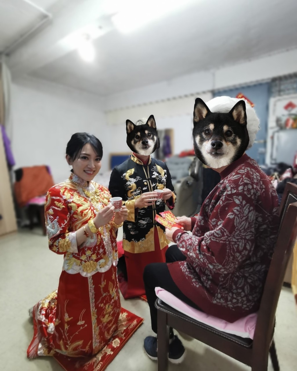 敬茶後，長輩向內田真由美送上利是，表示祝福。