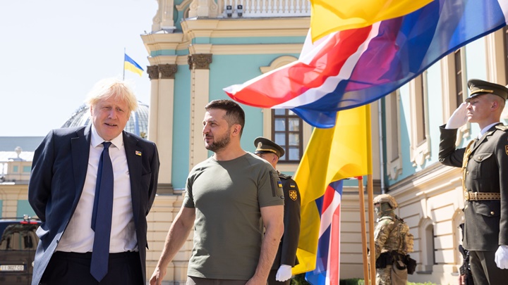 約翰遜第三度訪問基輔,祝賀烏克蘭獨立31周年。UK Prime Minister twitter圖片
