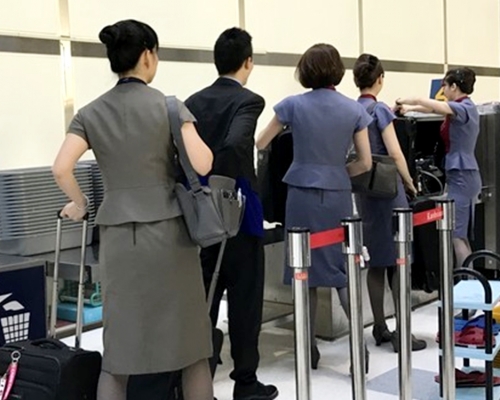 台灣華航男機師疑背女友偷食，與空姐幽會半日齊確診。網圖
