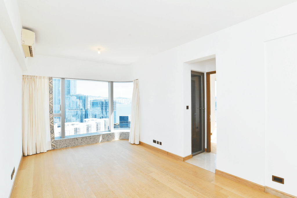 這是維港．星岸3座高層C室放盤，實用面積887方呎，叫價3000萬。