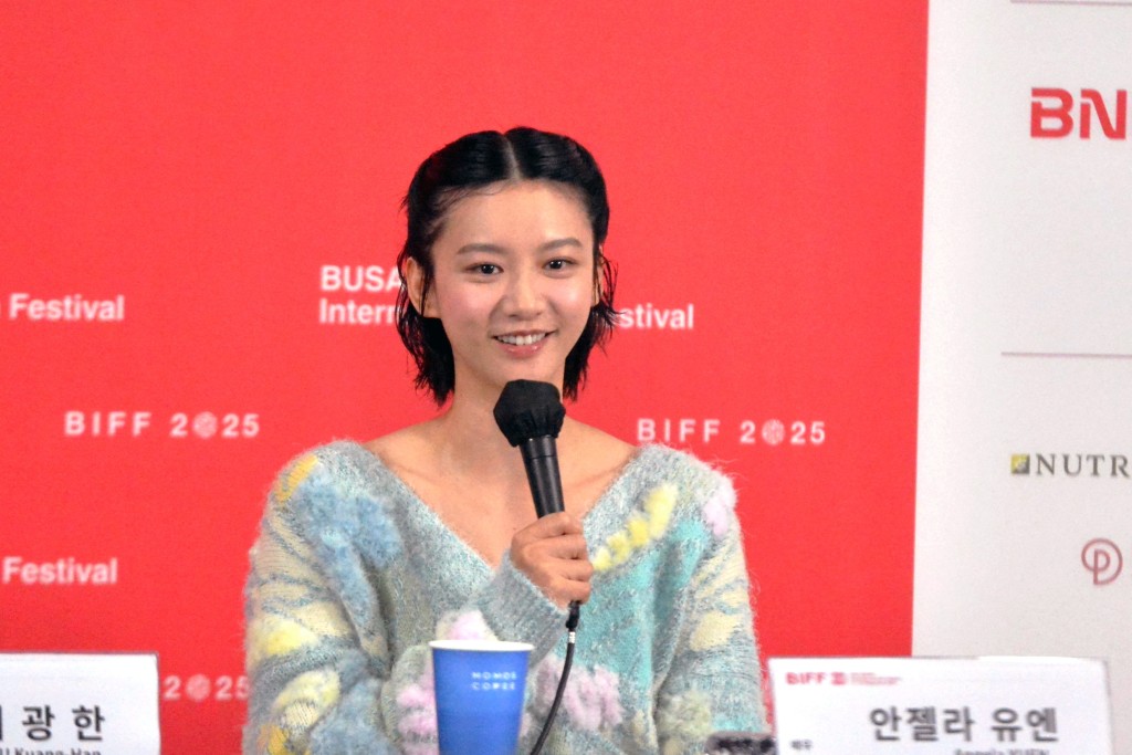 9月時,袁澧林亮相釜山影展記者會介紹《他年她日》,表達對監製張艾嘉的崇拜。 9月時,袁澧林亮相釜山影展記者會介紹《他年她日》,表達對監製張艾嘉的崇拜。