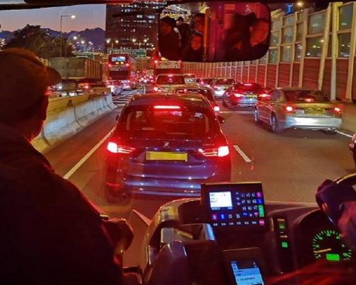 观塘绕道非常挤塞。香港突发事故报料区‎Ian Chui‎图片