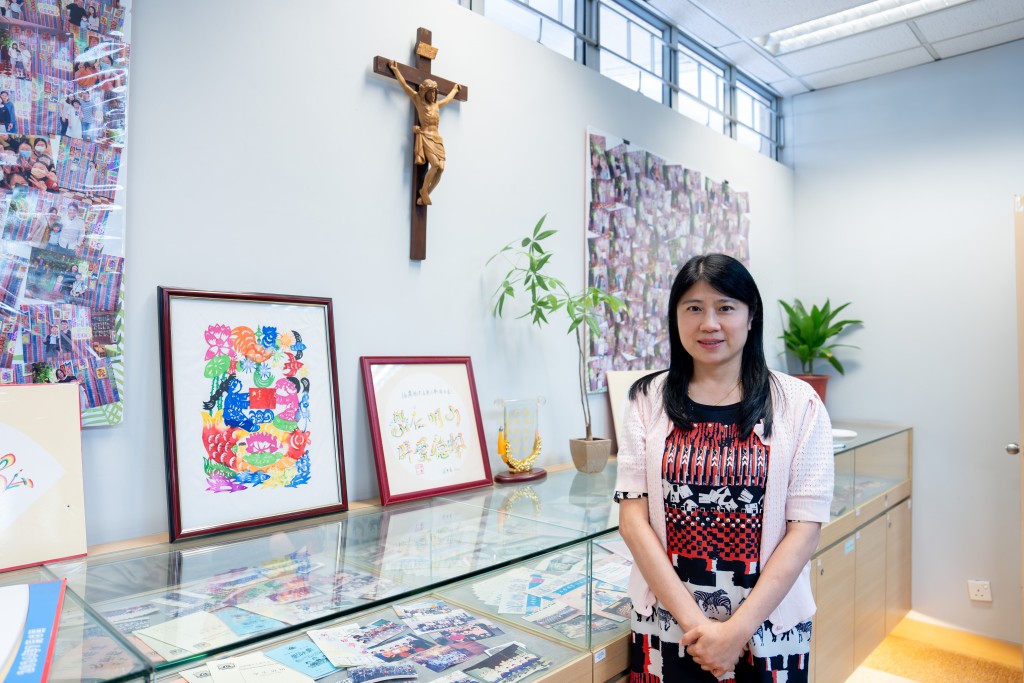 油蔴地天主教小學(海泓道)陳淑儀校長(圖片來源:受訪者提供) 油蔴地天主教小學(海泓道)陳淑儀校長(圖片來源:受訪者提供)