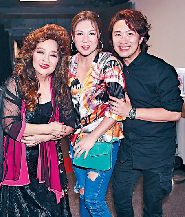 ■2006年兩兄弟同小鳳姐同期開show，張崇德和劉美娟去捧小鳳姐場。