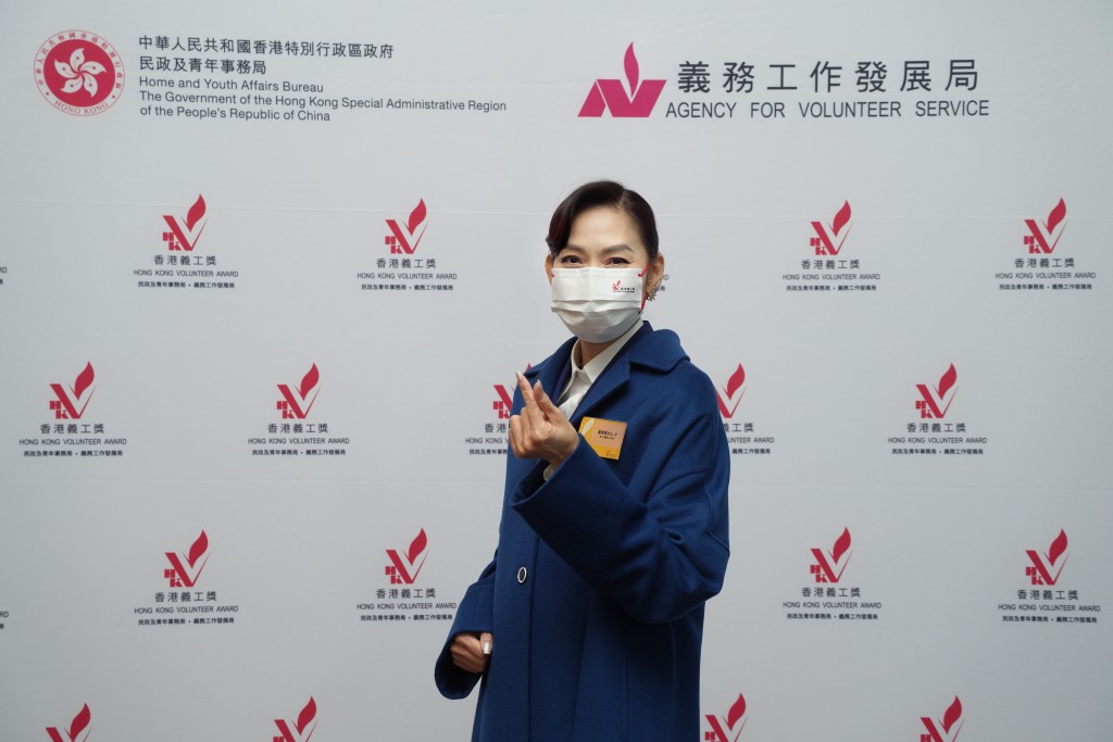 邝美云担任「香港义工奖」评审会委员。