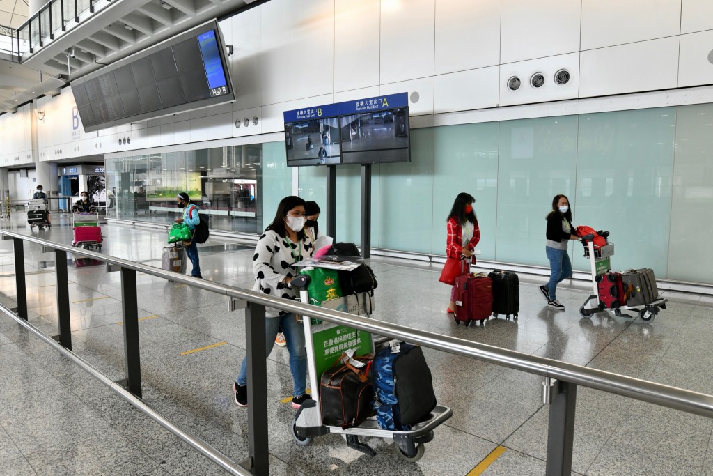 本港已採取一系列防控措施,包括在機場加強對俄羅斯抵港航班的旅客進行健康監測。資料圖片 本港已採取一系列防控措施,包括在機場加強對俄羅斯抵港航班的旅客進行健康監測。資料圖片