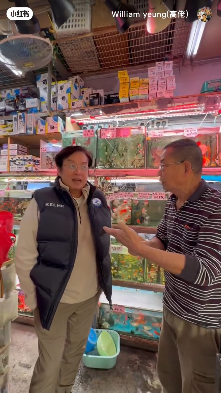 譚詠麟表示老闆的拍子有點不對,仍鼓勵對方參加《晚年好聲音》。 譚詠麟表示老闆的拍子有點不對,仍鼓勵對方參加《晚年好聲音》。