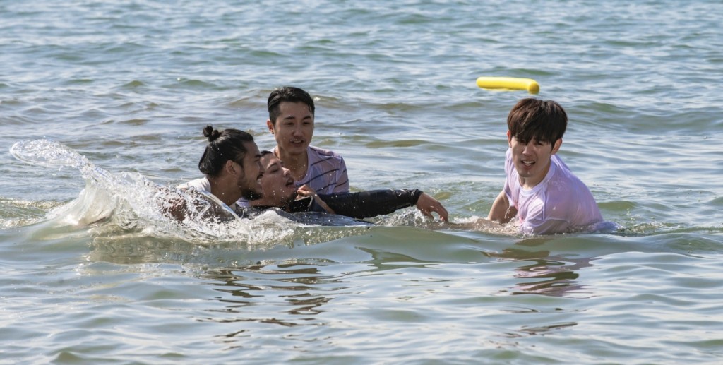 Aiden最難忘跟小肥於寒冬下,為網劇《把砒霜留給自己》拍攝一場落水戲。