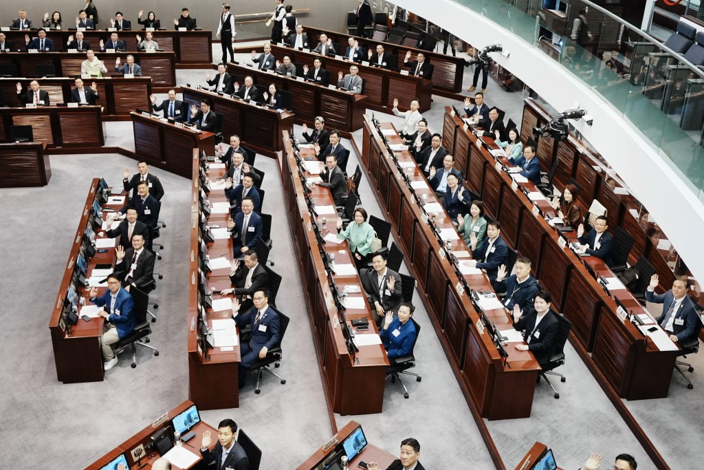 秘書處要求全體議員務必出席立法會議員職權及履職機制、立法會會議及內務委員會、委員會制度及迎新午宴等。