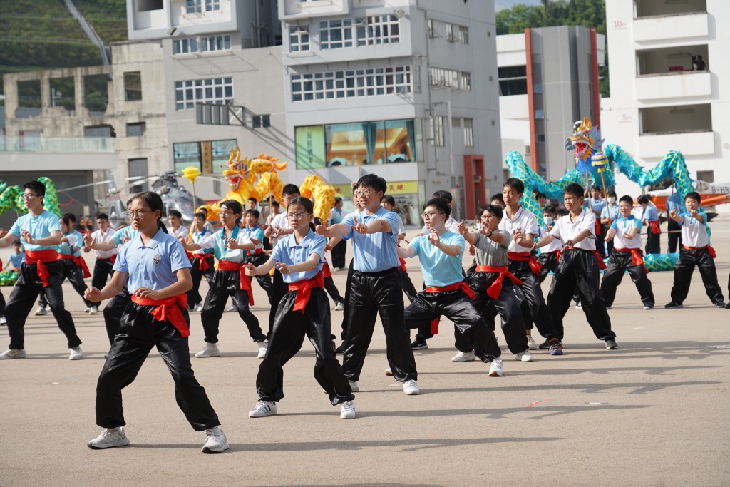 大匯演包括青少年團體表演舞獅舞龍和拳擊。