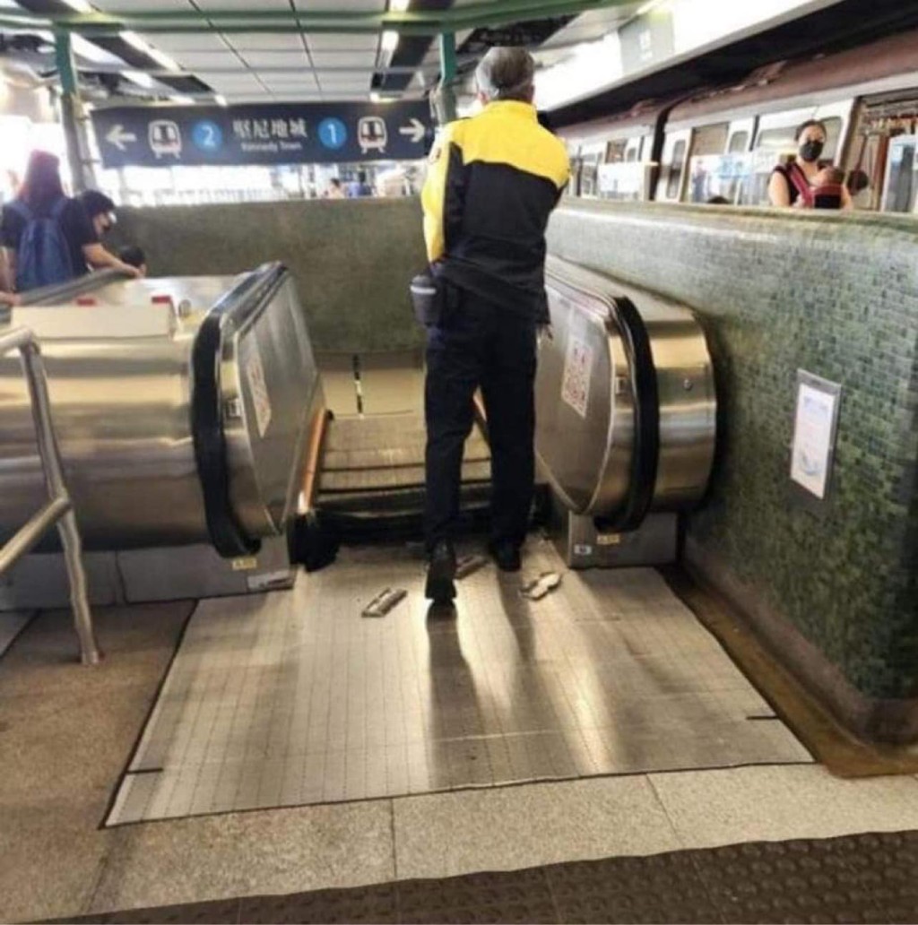 港铁连续两日发生「炒梯」事故，柴湾站有扶手电梯损毁。网上图片