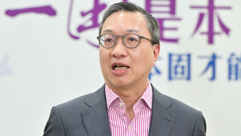 林定國指許智峯的品格是怎樣，相信「公道自在人心」。政府新聞處