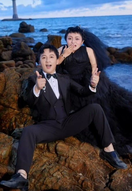 李喜梅和大雙女尊男卑。 李喜梅和大雙女尊男卑。