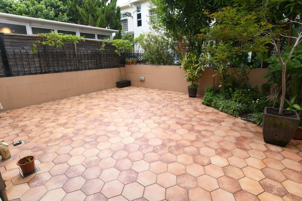 屋外連629方呎花園,住戶可按喜好打造私家庭園。