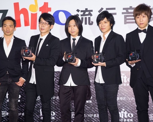 五月天的專輯《自傳》上榜逾1年,成功奪下長壽專輯獎,被讚是「最持久團體」。(網上圖片)