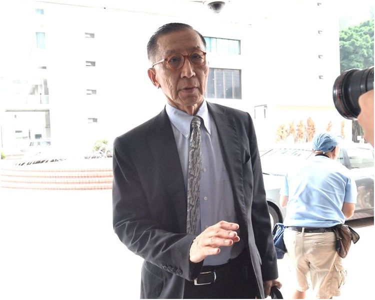 羅嘉瑞今早到庭。