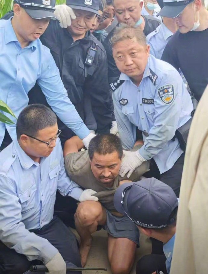 夏付鋼被捕。